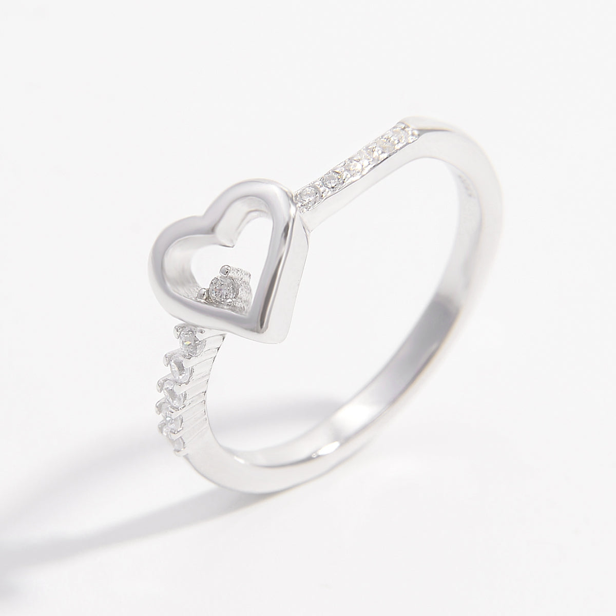 925 Sterling Silver Zircon Heart Ring -  LOOCK MAKET