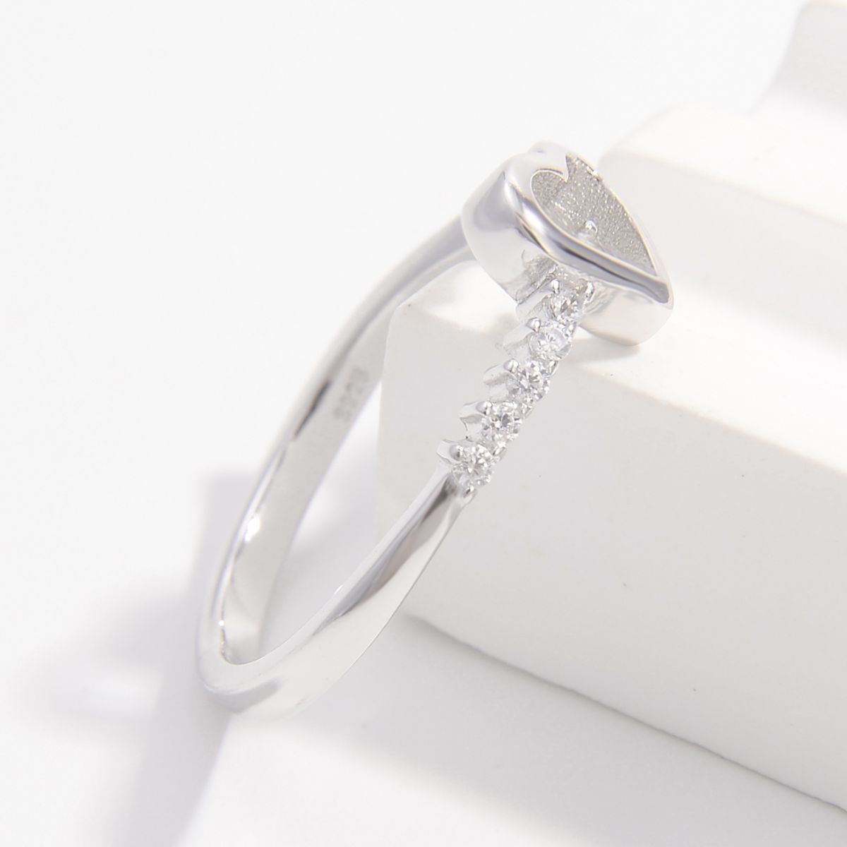 925 Sterling Silver Zircon Heart Ring -  LOOCK MAKET